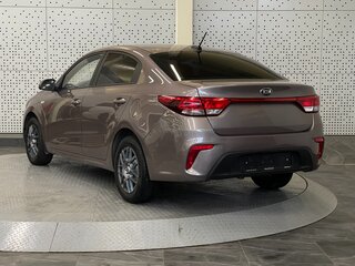 2019 Kia Rio IV, коричневый, 800000 рублей, вид 4