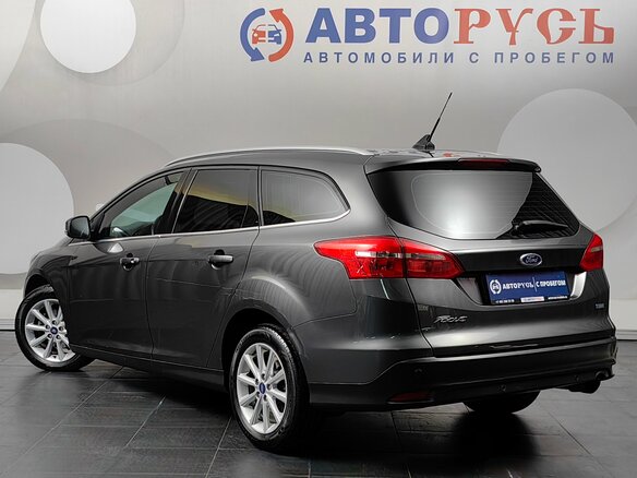 2017 Ford Focus III Рестайлинг, серый, 850000 рублей - вид 1