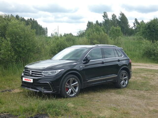 2021 Volkswagen Tiguan II Рестайлинг, чёрный, 4350000 рублей, вид 1