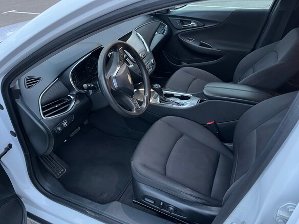 2020 Chevrolet Malibu IX Рестайлинг, белый, 1350000 рублей - вид 13