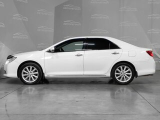 2013 Toyota Camry VII (XV50), белый, 1700000 рублей, вид 2