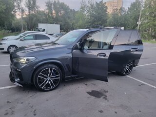 2019 BMW X5 40i IV (G05/G18), серый, 5000000 рублей, вид 4