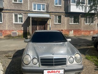 1999 Mercedes-Benz E-Класс 240 II (W210, S210), серебристый, 450000 рублей, вид 2