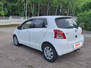 2007 Toyota Vitz II (XP90), белый, 570000 рублей, вид 2