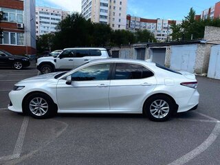 2020 Toyota Camry VIII (XV70), белый, 2100000 рублей, вид 4