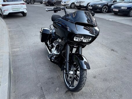 2016 Harley-Davidson Road Glide, чёрный, 1300000 рублей, вид 2