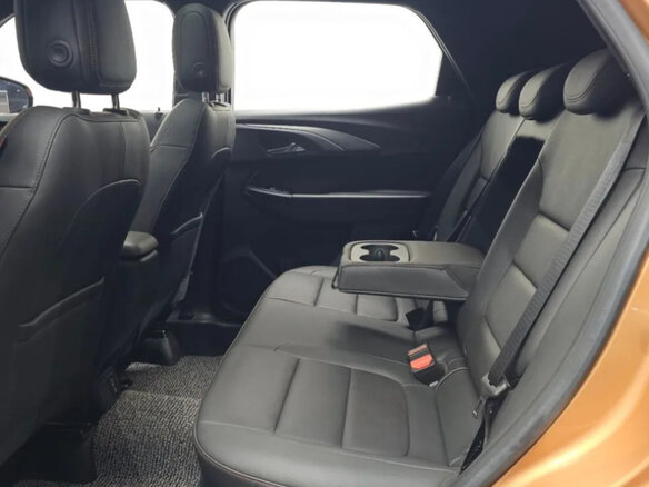 2023 Chevrolet TrailBlazer III Рестайлинг, коричневый, 1357000 рублей - вид 5