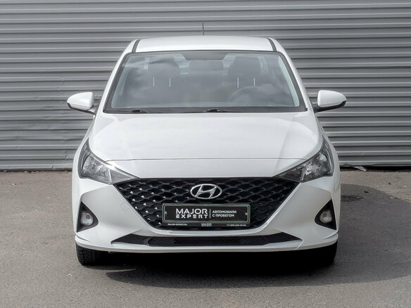 2022 Hyundai Solaris II Рестайлинг, белый, 1565000 рублей - вид 1