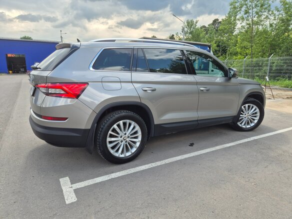 2021 Skoda Kodiaq I, бежевый, 2800000 рублей