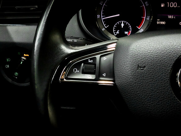 2018 Skoda Octavia III (A7) Рестайлинг, серый, 2090000 рублей - вид 24