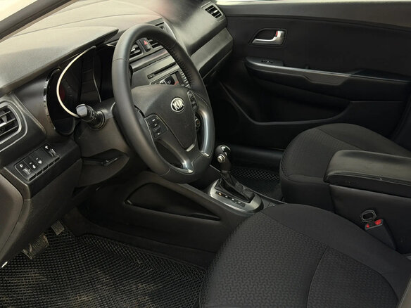 2017 Kia Rio III Рестайлинг, белый, 999000 рублей - вид 8
