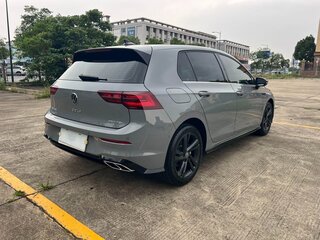 2022 Volkswagen Golf VIII, серебристый, 1600000 рублей, вид 5