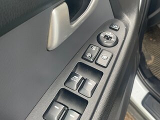 2013 Kia Sportage III, белый, 1300000 рублей, вид 3