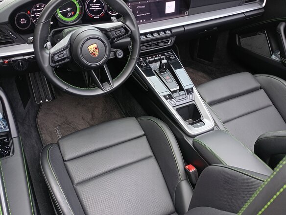 2021 Porsche 911 Carrera 4S VIII (992), зелёный, 16100000 рублей - вид 18