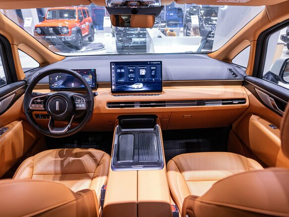 2024 Wey 80 Premium 37.96 kWh, золотистый, 6899000 рублей - вид 33