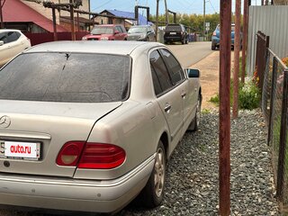1995 Mercedes-Benz E-Класс 230 II (W210, S210), серебристый, 250000 рублей, вид 3