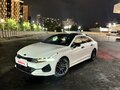 2021 Kia K5 III, белый - вид 3