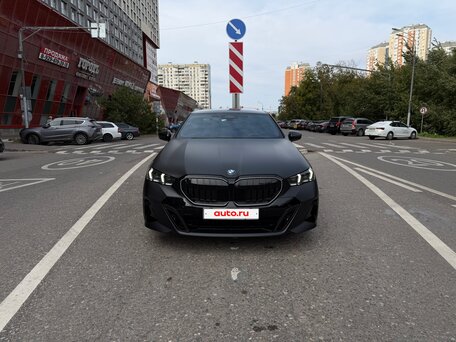 2025 BMW 5 серии 530i xDrive VIII (G60/G61/G68), чёрный, 9375000 рублей, вид 2