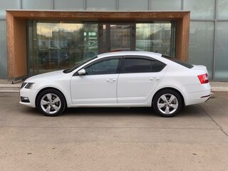 2017 Skoda Octavia III (A7) Рестайлинг, белый, 1325000 рублей, вид 4
