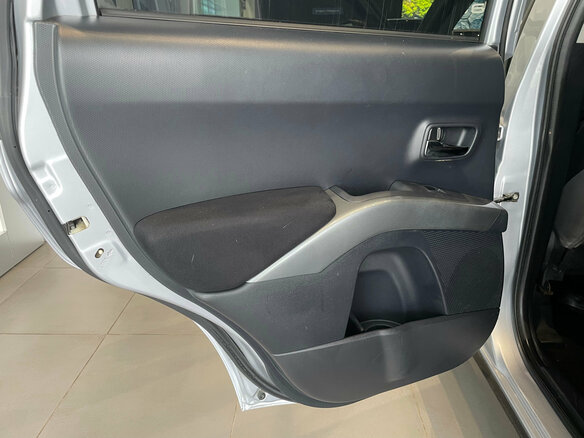 2008 Mitsubishi Outlander II, серебристый - вид 22