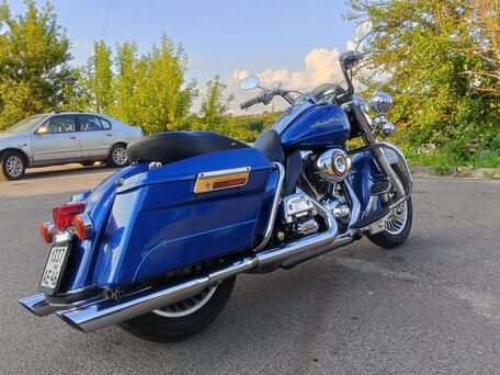 2010 Harley-Davidson Road King, синий, 1350000 рублей, вид 3