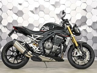 2021 Triumph Speed Triple, чёрный, 1329000 рублей, вид 3