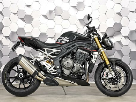2021 Triumph Speed Triple, чёрный, 1329000 рублей, вид 3