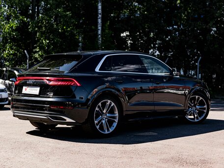 2022 Audi Q8 45 TDI I (4M), чёрный, 5970000 рублей, вид 2