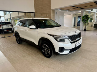 2021 Kia Seltos I, белый, 2279990 рублей, вид 3