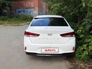 2019 Hyundai Sonata VII (LF) Рестайлинг, белый, 900000 рублей, вид 3