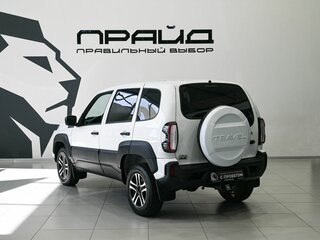 2024 Lada (ВАЗ) Niva Travel I, белый, 1109900 рублей, вид 5