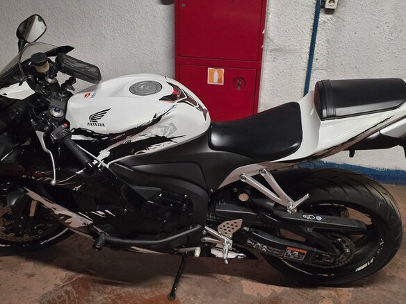 2010 Honda CBR 600RR, чёрный, 900000 рублей - вид 8