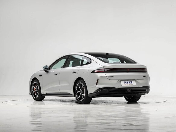 2026 Changan Qiyuan A06 28.39 kWh, серебристый, 2880000 рублей - вид 3