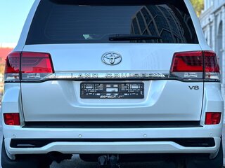 2016 Toyota Land Cruiser 200 Series Рестайлинг 2, белый, 6000000 рублей, вид 4