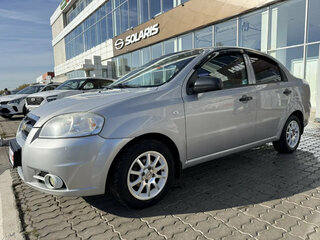 2010 Chevrolet Aveo I Рестайлинг, серебристый, 390000 рублей, вид 3