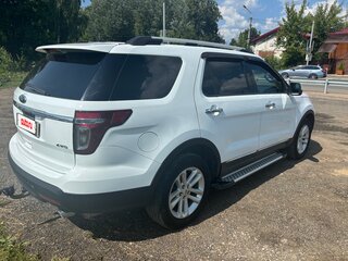 2014 Ford Explorer V, белый, 2100000 рублей, вид 3