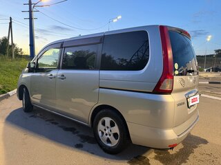 2008 Nissan Serena III (C25), серебристый, 900000 рублей, вид 5