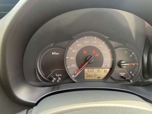 2018 Toyota Vitz III (XP130) Рестайлинг, серый, 990000 рублей - вид 12