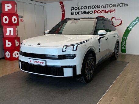 Lynk & Co 900