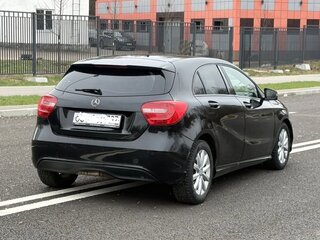 2013 Mercedes-Benz A-Класс 200 III (W176), чёрный, 920000 рублей, вид 3