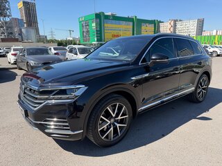 2020 Volkswagen Touareg III, чёрный, 4650000 рублей, вид 2