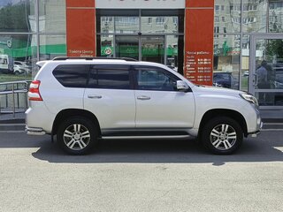 2014 Toyota Land Cruiser Prado 150 Series Рестайлинг 1, серебристый, 3070000 рублей, вид 4