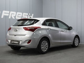 2016 Hyundai i30 II Рестайлинг, серебристый, 999999 рублей, вид 2