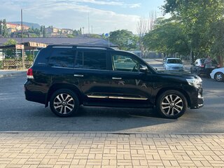 2015 Toyota Land Cruiser 200 Series Рестайлинг 2, чёрный, 6100000 рублей, вид 3