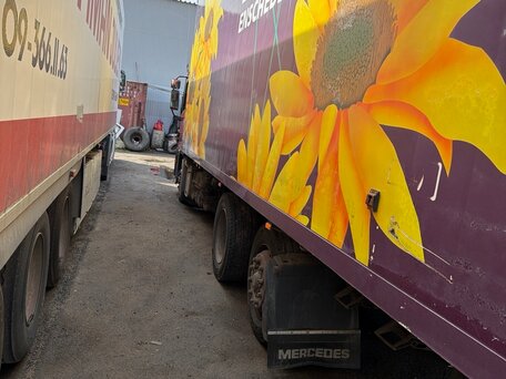 2005 Mercedes-Benz Actros, красный, 2000000 рублей, вид 2