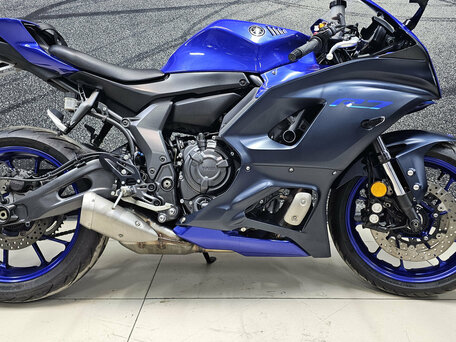 2022 Yamaha YZF-R7, синий, 799000 рублей, вид 4