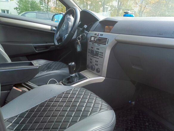2007 Opel Astra H Рестайлинг, серебристый - вид 1