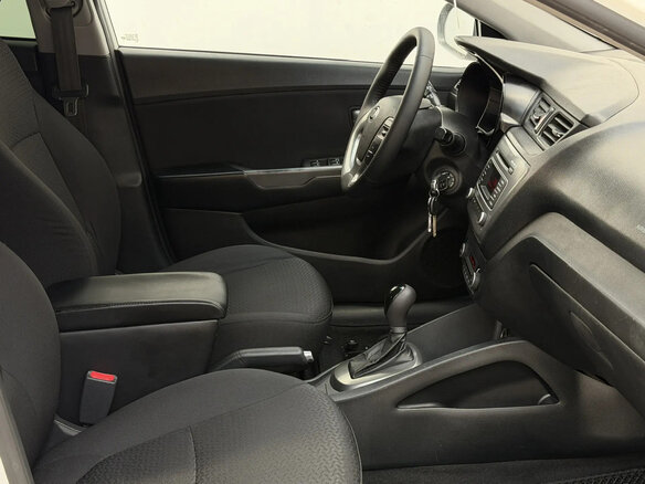 2017 Kia Rio III Рестайлинг, белый, 999000 рублей - вид 14
