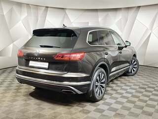 2020 Volkswagen Touareg III, коричневый, 5494000 рублей, вид 2