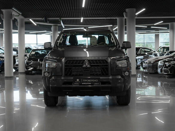 2025 Mitsubishi L200 VI, серый, 4850000 рублей - вид 2